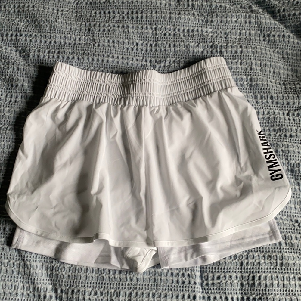Gymshark pulse midrise shorts - small